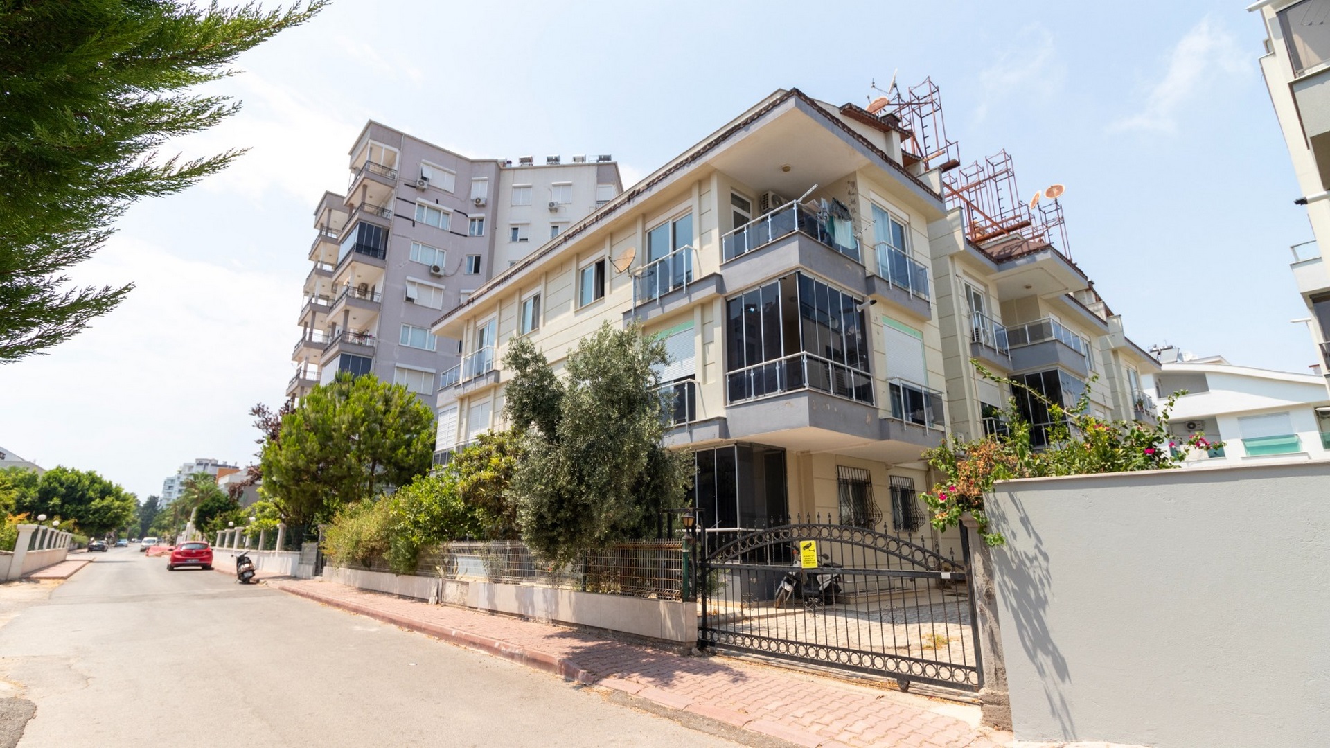 Image of 2+1 apartment in Lara with residence permit at a good price